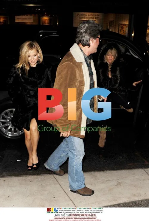 Kate Hudson, Kurt Russell & Goldie Hawn Out in NYC