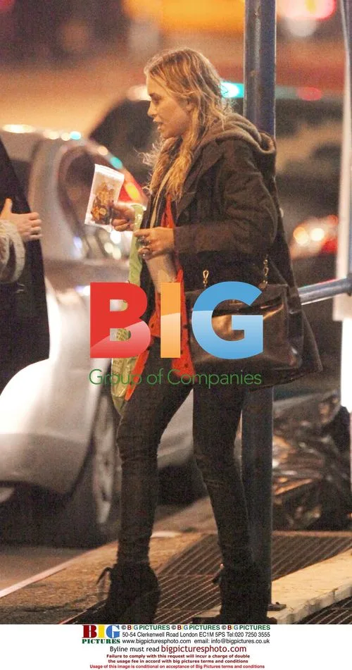 Mary-Kate Olsen Christmas Shopping