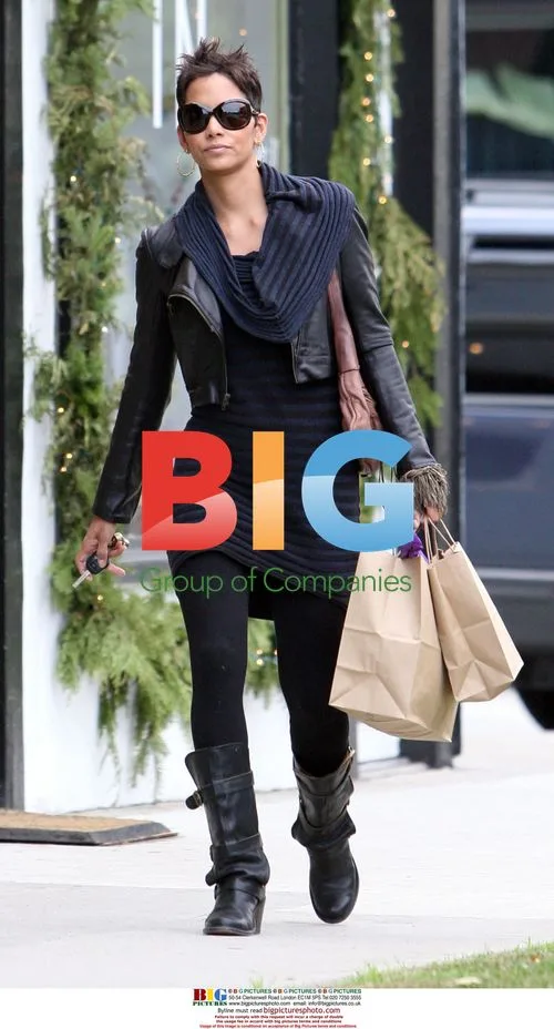 Halle Berry Shopping for Holiday Cards