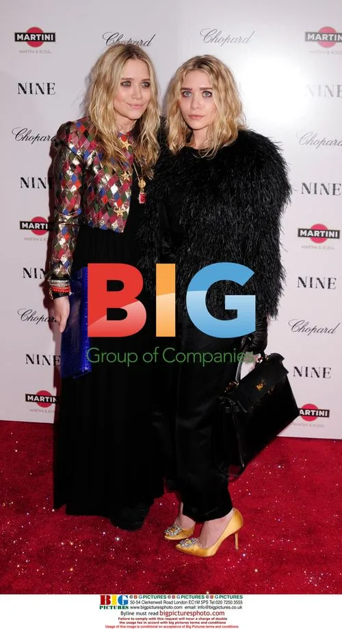 Mary-Kate and Ashley Olsen at "Nine" Premiere