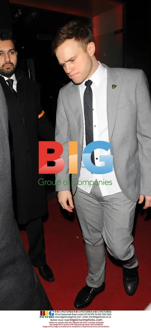 Olly Murs and Sianad Gregory kissing