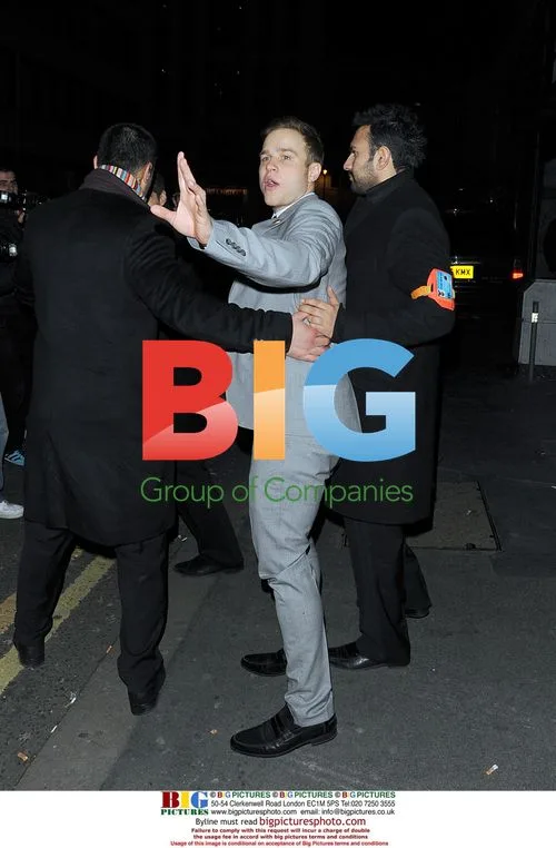 Olly Murs Kisses X Factor Dancer Sianad Gregory