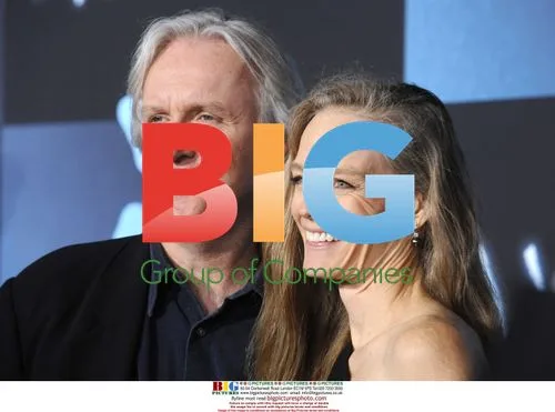 James Cameron and Suzy Amis at "Avatar" Premiere
