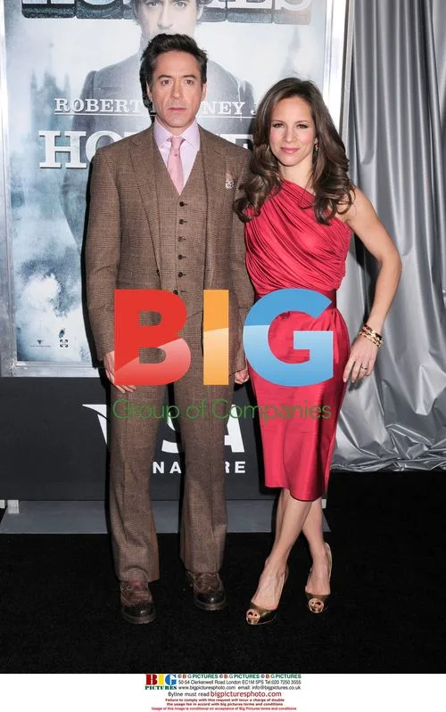 Robert Downey jr and wife Susan Levin at Sherlock Holmes premiere