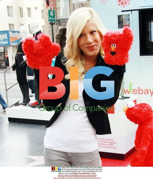 Tori Spelling at Ebay Mobile Boutique