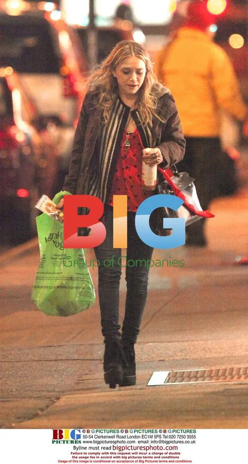 Mary-Kate Olsen Christmas Shopping