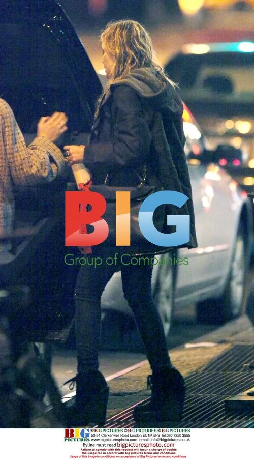 Mary-Kate Olsen Christmas Shopping