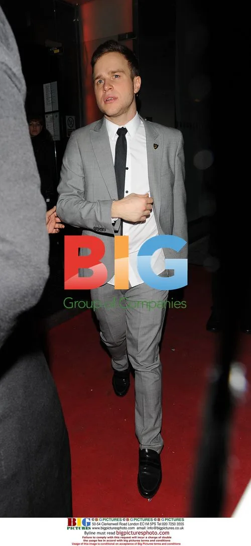 Olly Murs Kisses Sianad Gregory
