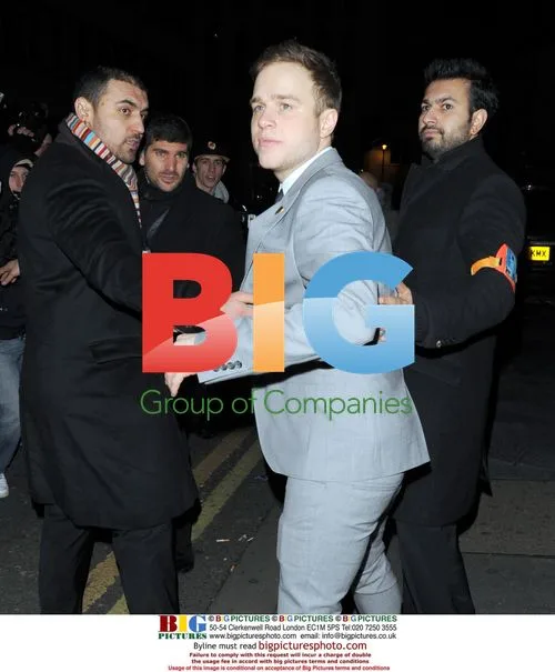 Olly Murs kisses Sianad Gregory