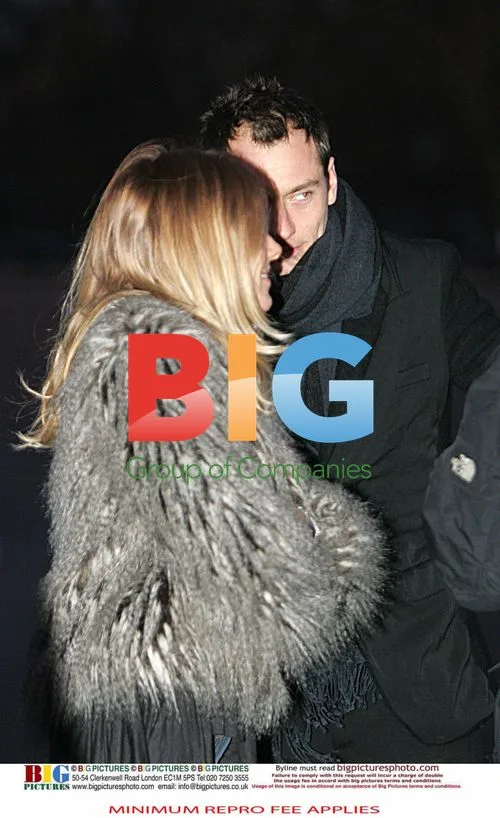 Sienna Miller and Jude Law in Central Park