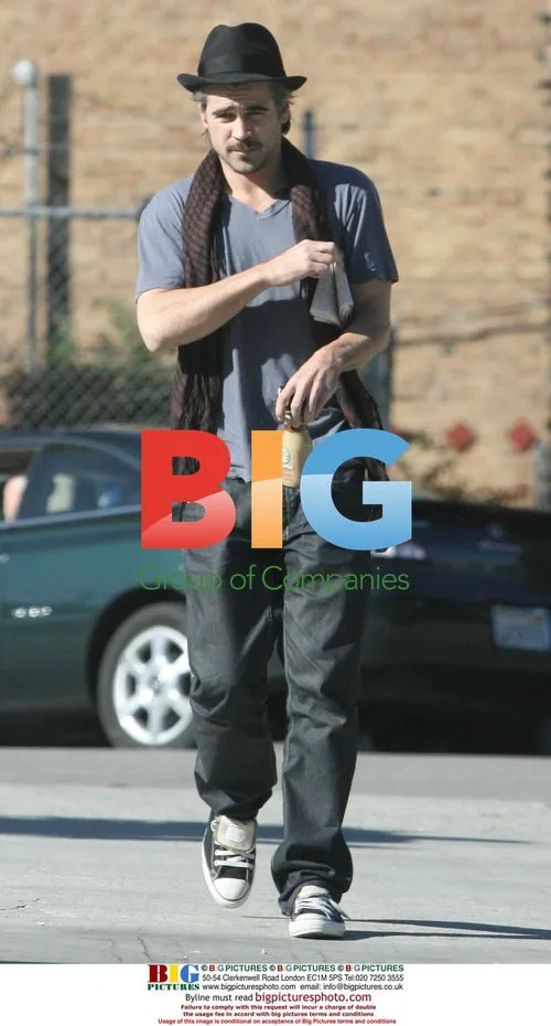 Colin Farrell strolling in Los Angeles