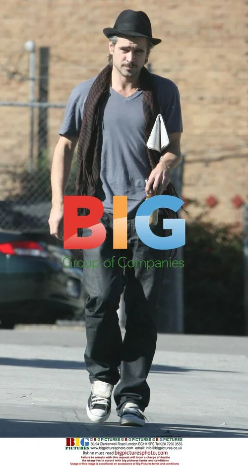 Colin Farrell strolling in Los Angeles