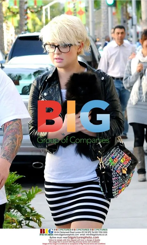 Kelly Osbourne Christmas Shopping