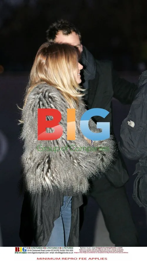 Sienna Miller and Jude Law's Romantic Park Ride