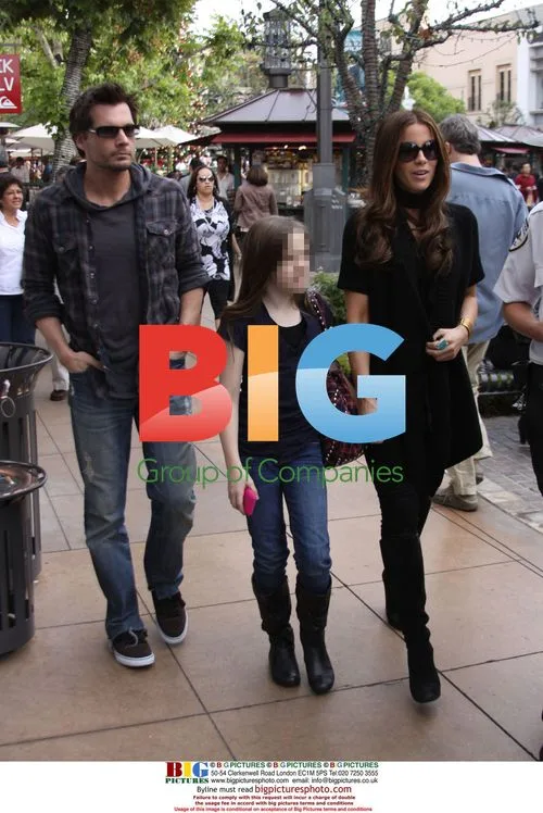 Kate Beckinsale and family go shopping