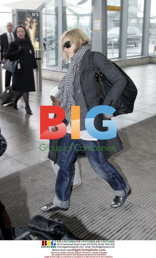 Madonna and daughter Mercy arrive at Heathrow