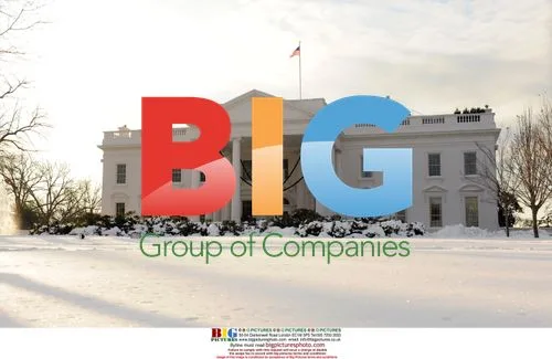 Snow blankets White House North Lawn