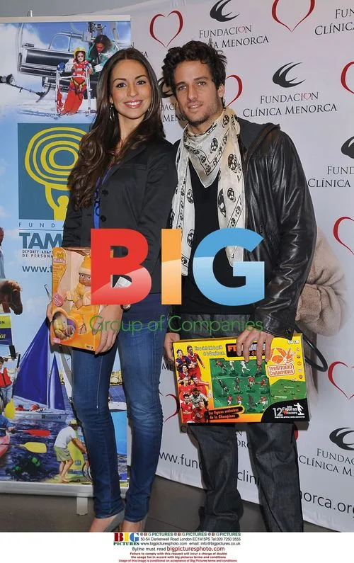 Feliciano Lopez and Estibaliz Pereira Rabade Bring Gifts to Hospital