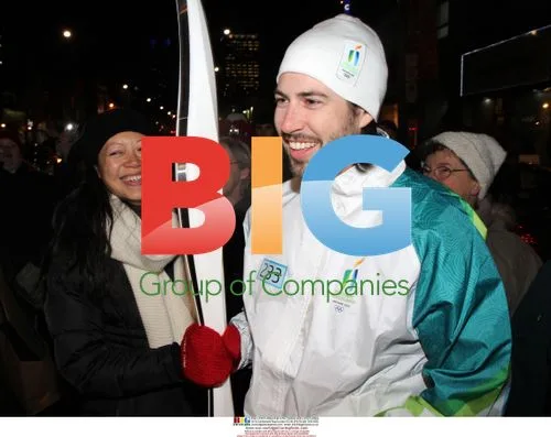 Jason Reitman waits with wife for Olympic torch