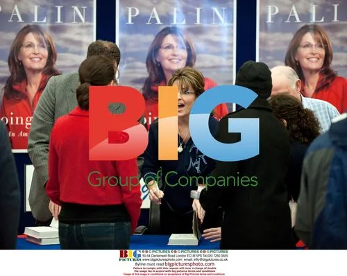Sarah Palin signs 'Going Rogue' book