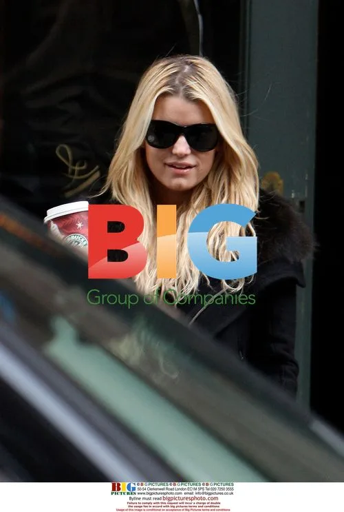 Jessica Simpson Christmas Shopping