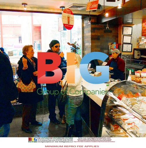 Brad Pitt and Family at Cafe