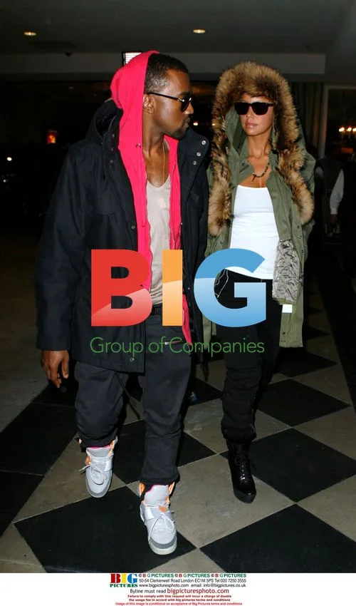 Kanye West and Amber Rose shopping