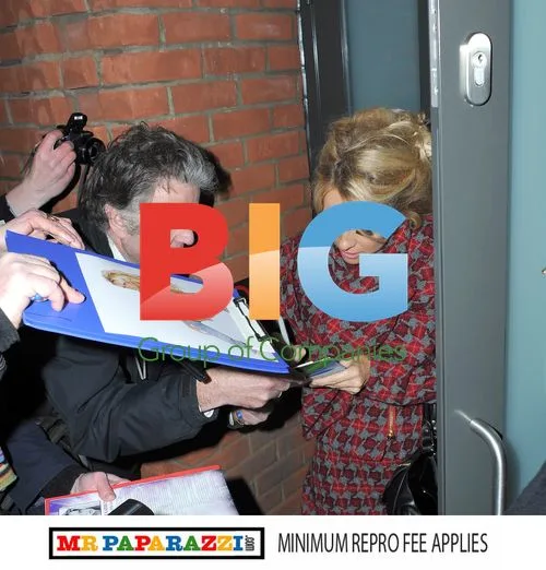 Pamela Anderson Leaves Aladdin Panto