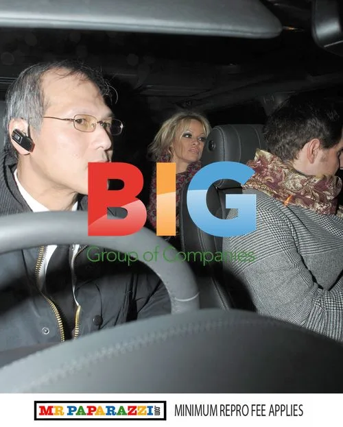 Pamela Anderson Leaves Aladdin Panto