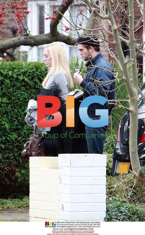 Robert Pattinson spotted with mystery blonde