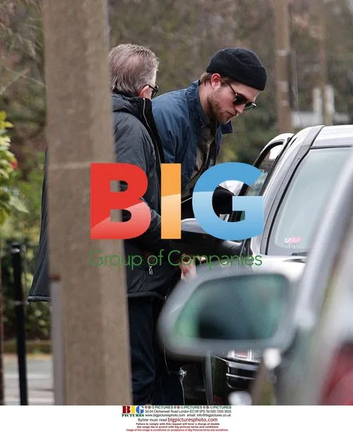 Robert Pattinson spotted with mystery blonde