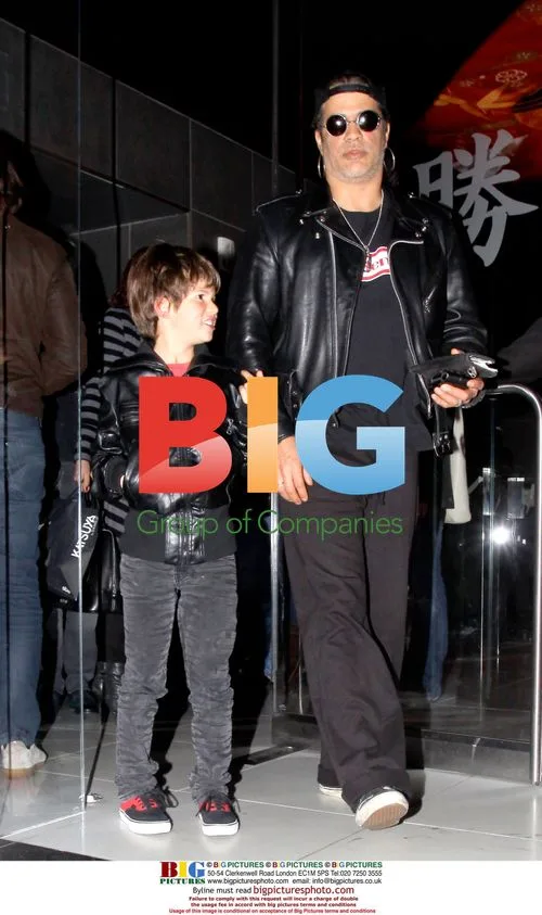 Slash Has Family Dinner in LA