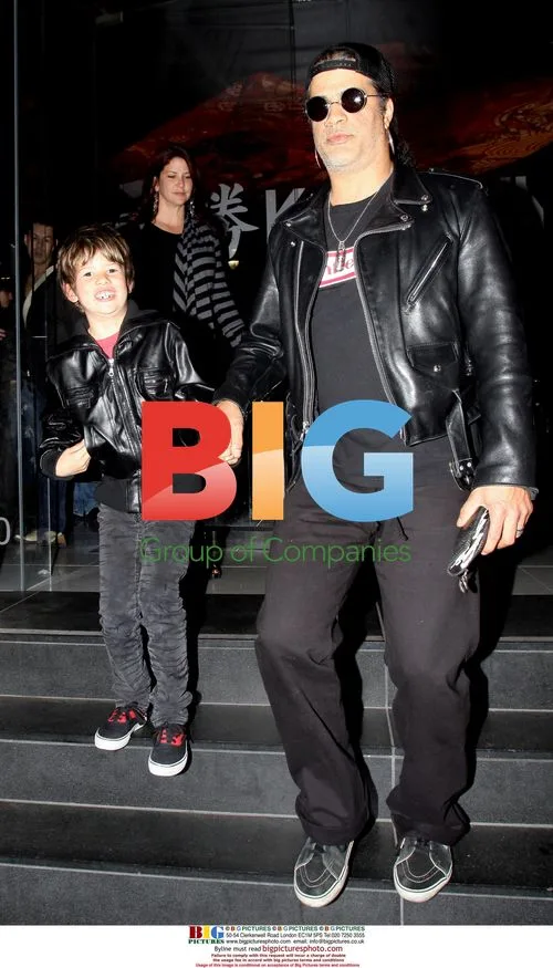 Slash Has Family Dinner