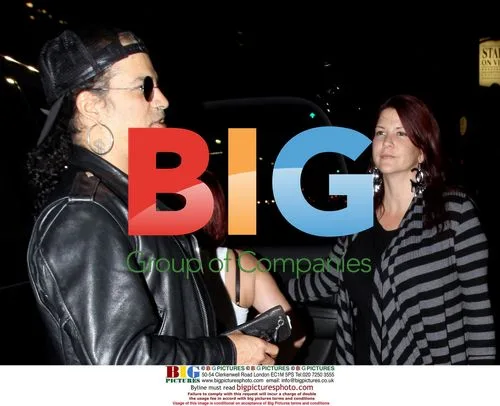 Slash Has Dinner with Family