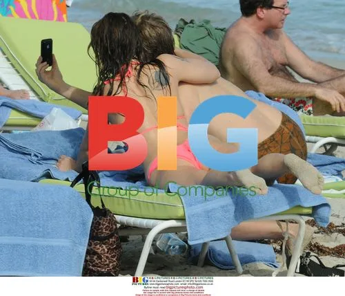 Brian Ray and girlfriend Laura Huckabey at the beach