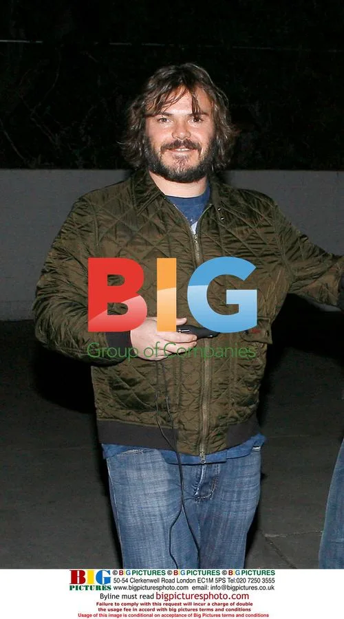 Jack Black leaving concert with wife