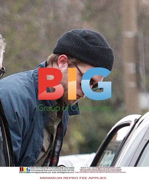 Robert Pattinson Spotted with Sister