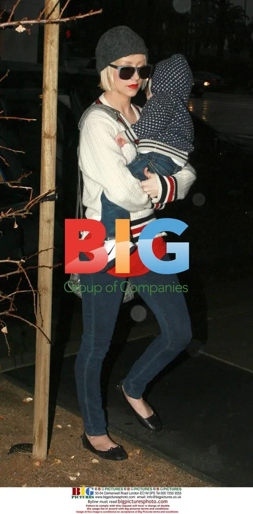 Christina Aguilera and family shopping
