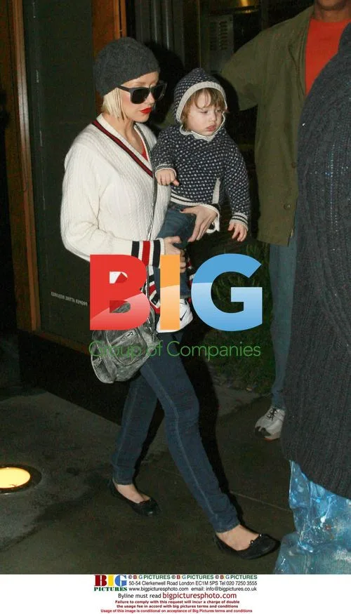 Christina Aguilera and family shopping