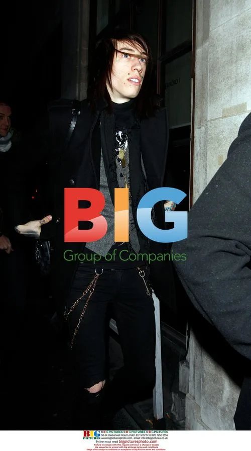 Trace Cyrus' Metro Station at BBC Radio1