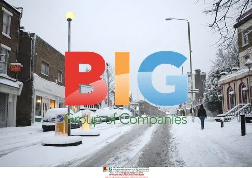 Heavy snow disrupts London travel