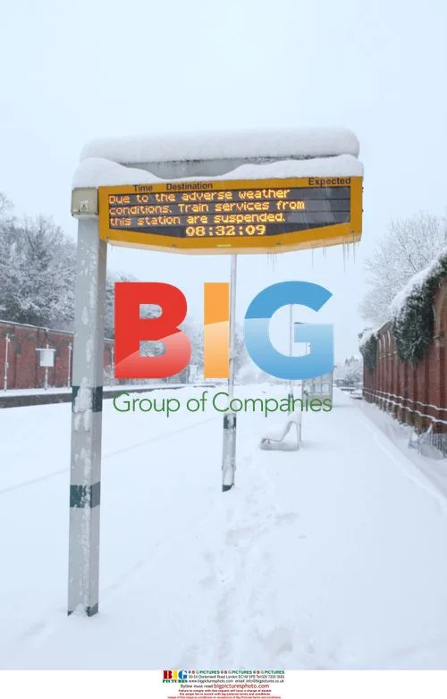 Heavy snow disrupts travel in London