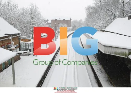 Heavy snow disrupts travel in London
