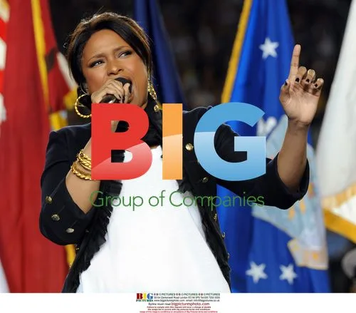 Jennifer Hudson sings National Anthem at Super Bowl XLIII