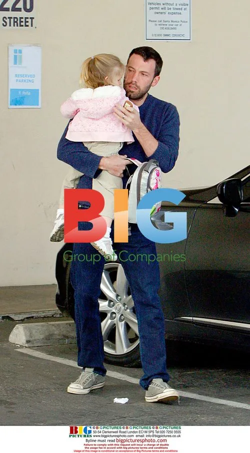 Ben Affleck drops off daughter Violet at school