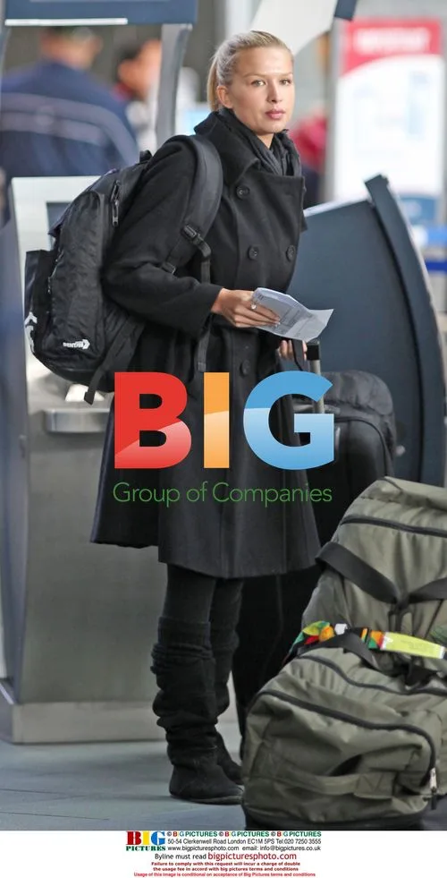 Tahyna Tozzi Arrives at YVR