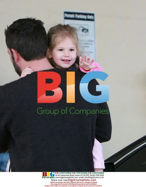 Ben Affleck takes daughter Violet to nursery