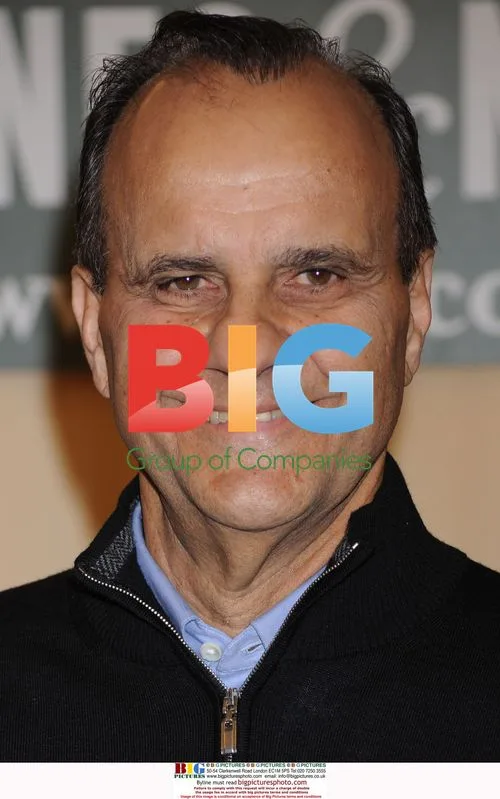 Joe Torre signs 'Yankee Years' book