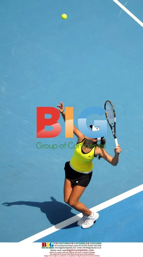 Laura Robson Serves in Australian Open Girls Final