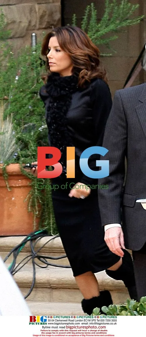 Eva Longoria and Ricardo Chavira filming Desperate Housewives